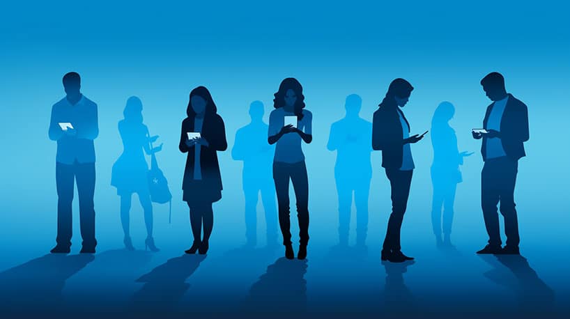 Geheime online interacties: silhouetten verbergen identiteit in schaduwen.