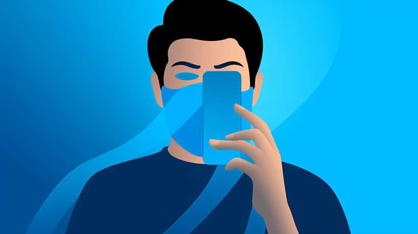 Persoon met smartphone, mond doorgekruist, vermijd kwetsende opmerkingen